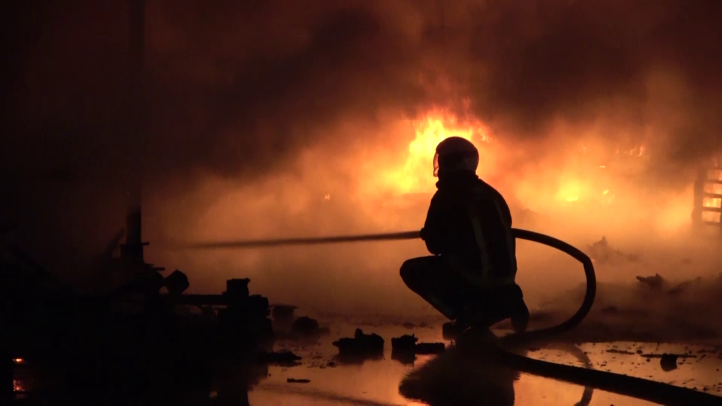 Bursa’da palet fabrikasında korkutan yangın