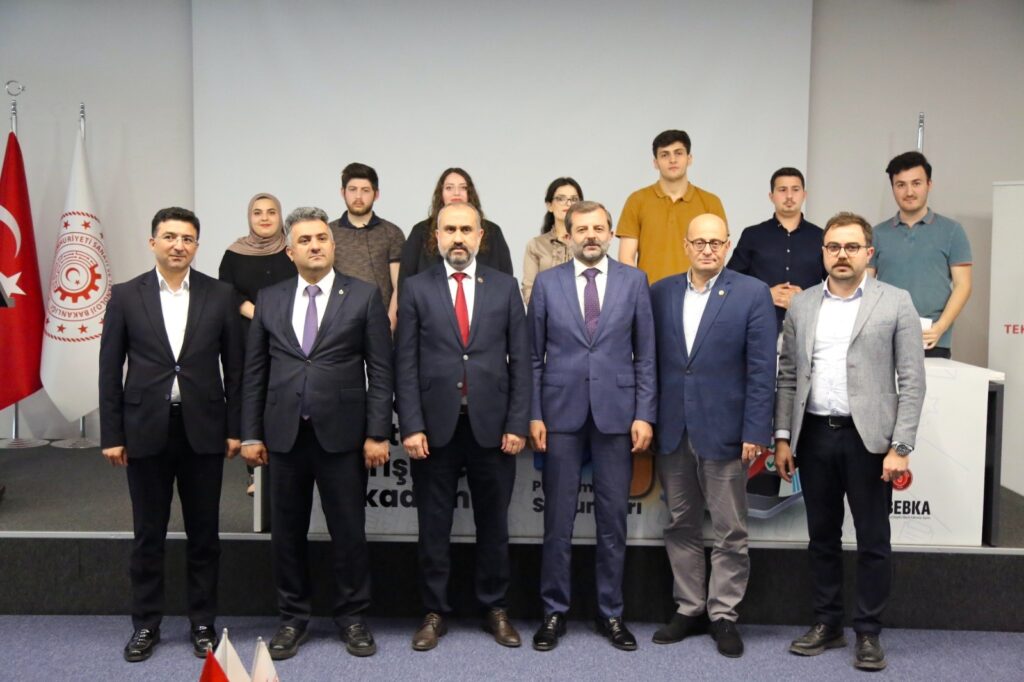 2. Genç Dijital Girişimcilik Akademisi mezunlarını verdi