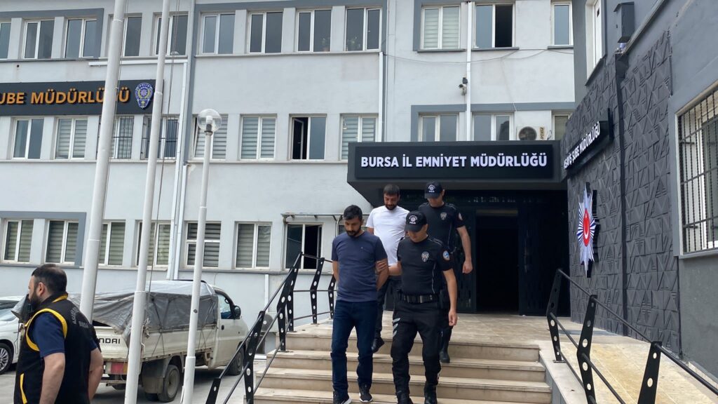 Darp edip silahla yaraladılar, polisten kaçamadılar