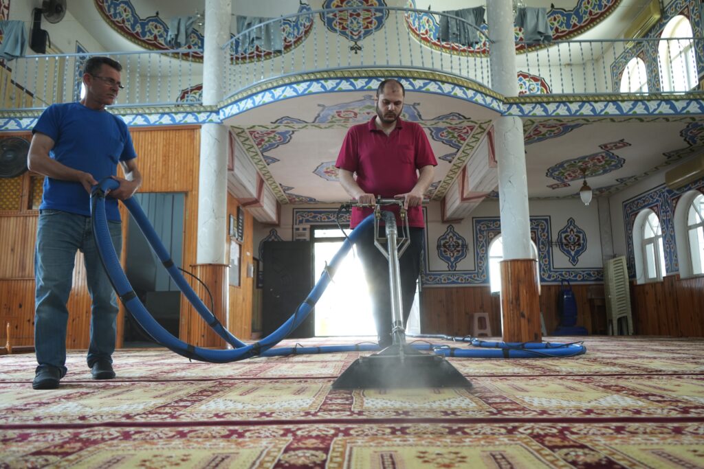 Gemlik Belediyesi’nden ibadethanelerde bayram hazırlığı