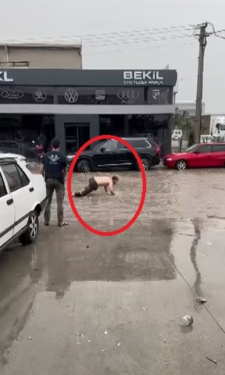 Bursa’da sel hayatı felç etti