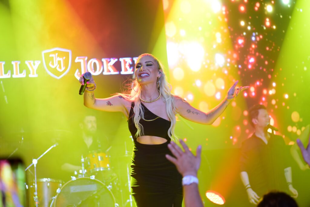 Bursa’da İrem Derici’den unutulmaz konser