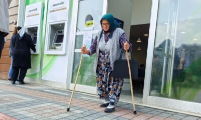 Bursa’da yaşlı kadını dolandırılmaktan polis kurtardı