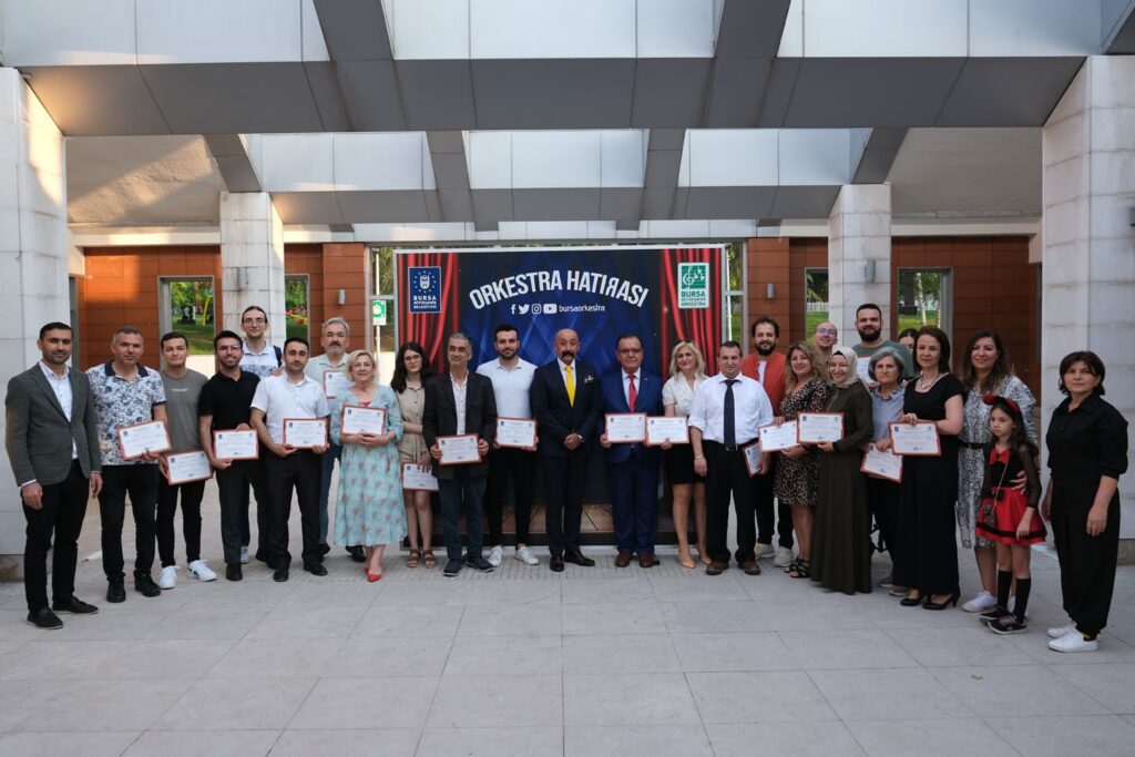 Orkestrada mezuniyet sevinci