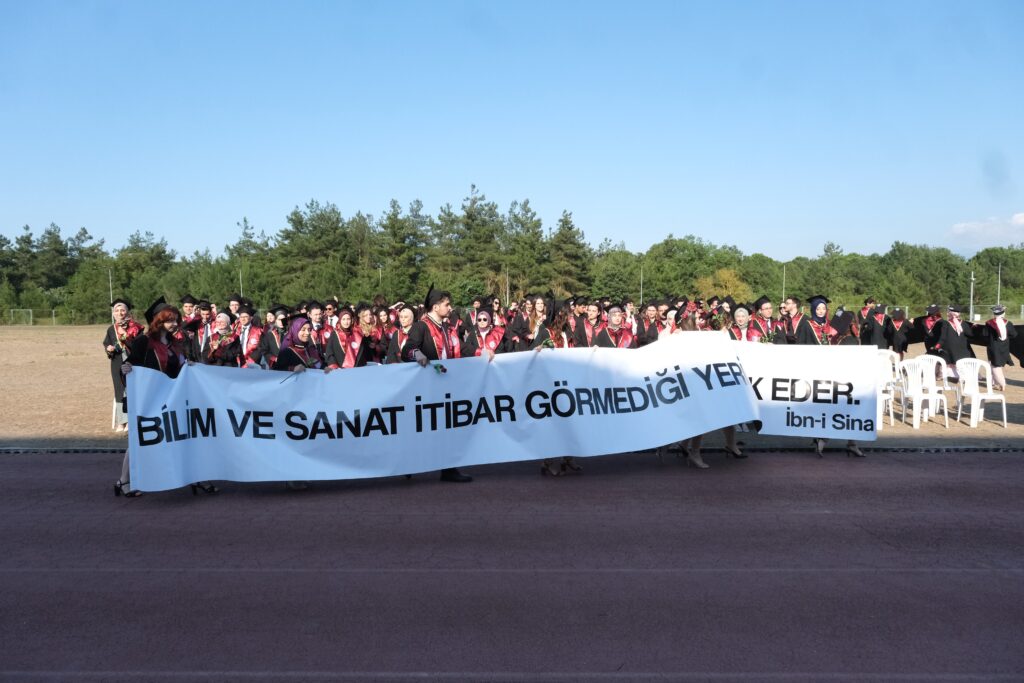 Doktorluğa ilk adımı atan öğrenciler mezuniyet heyecanını yaşadı