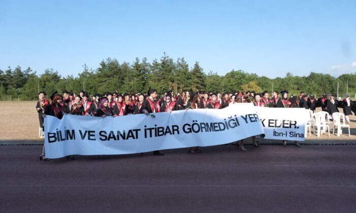 Doktorluğa ilk adımı atan öğrenciler mezuniyet heyecanını yaşadı