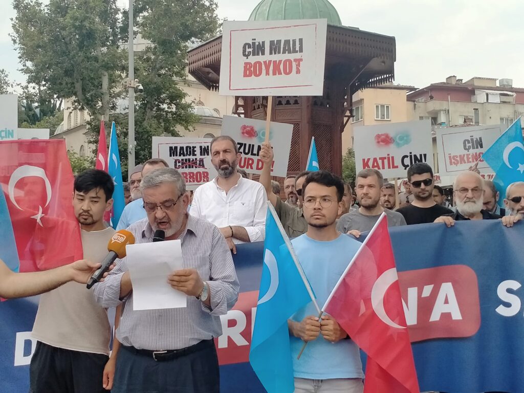 İHH Çin’i protesto etti