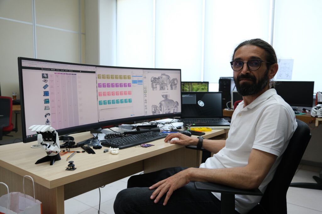 Bursa’nın insansı bionik robotu ses getirecek