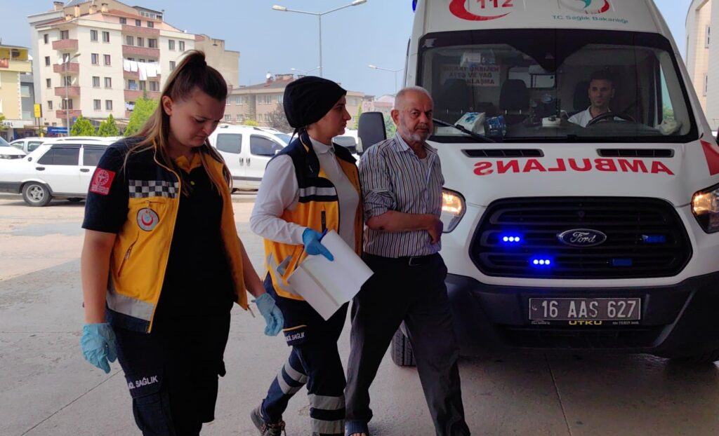 Kamyonet ile elektrikli bisikletin çarpıştığı kaza kamerada