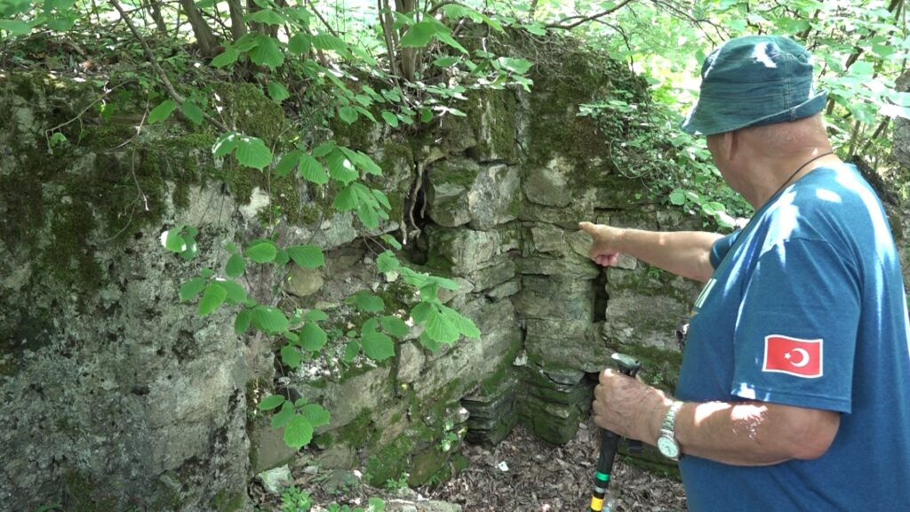 Uludağ’ın eteklerinde 600 yıllık tarihi hamam defineciler tarafından talan edildi