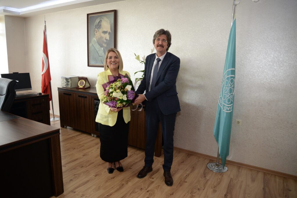 BUÜ Tıp Fakültesi’nin en genç ve ilk kadın dekanı görevi devraldı