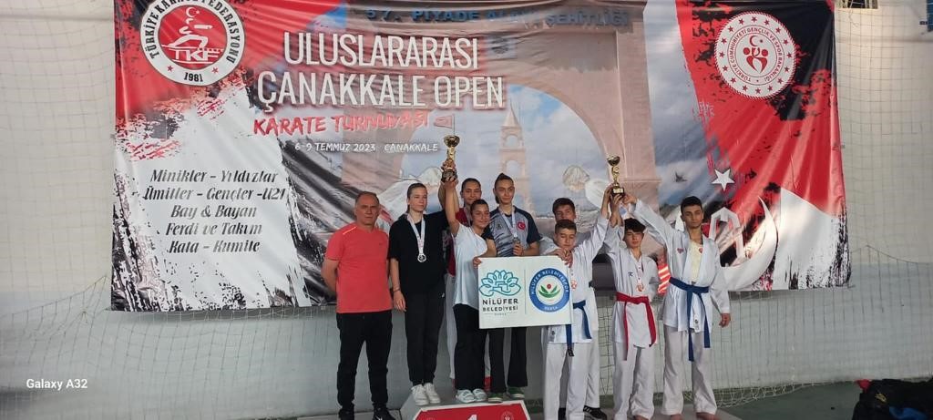 Nilüferli sporcular Karate Turnuvası’ndan ödülle döndü