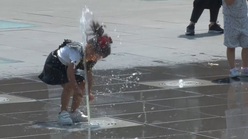 Bursa’da havalar ısınınca su parkları doldu taştı