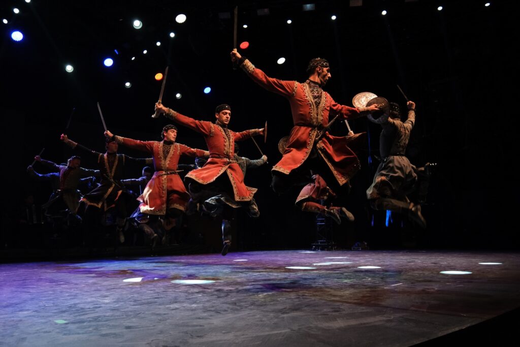 Bursa Festivali’nde yer çekimine meydan okuyan gösteri