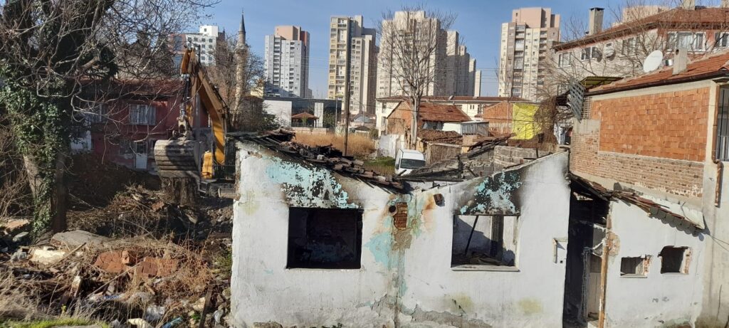 Tarihi bölge metruk binalardan temizlendi