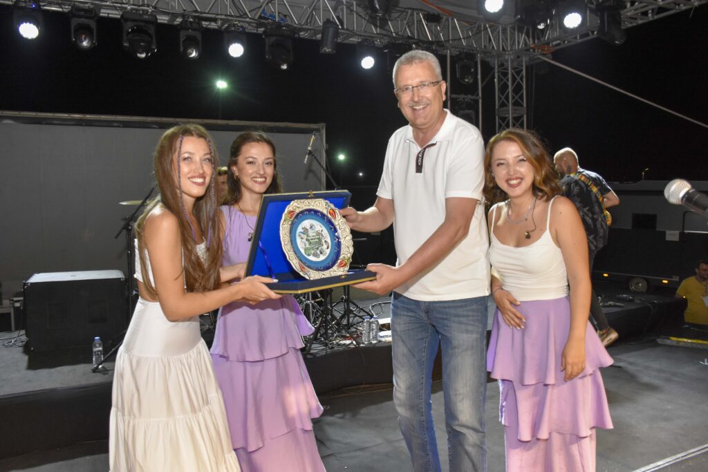 Karacabey ıhlamur festivalinde Samida coşkusu