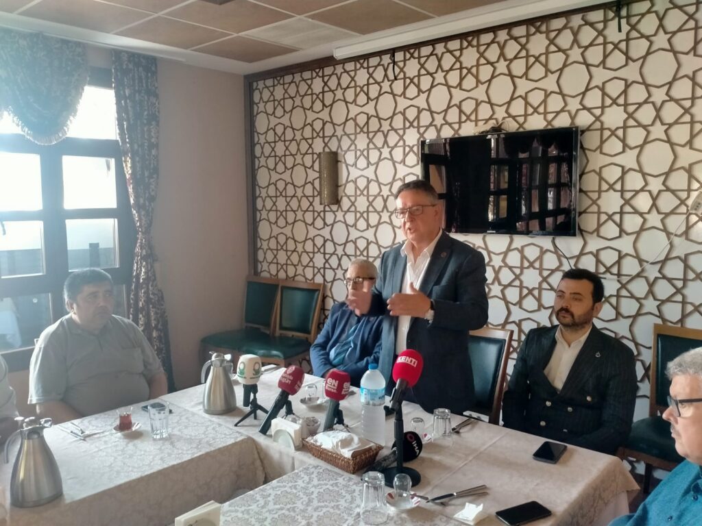 Ekrem Alfatlı basın mensupları ile kahvaltı etkinliğinde bir araya geldi