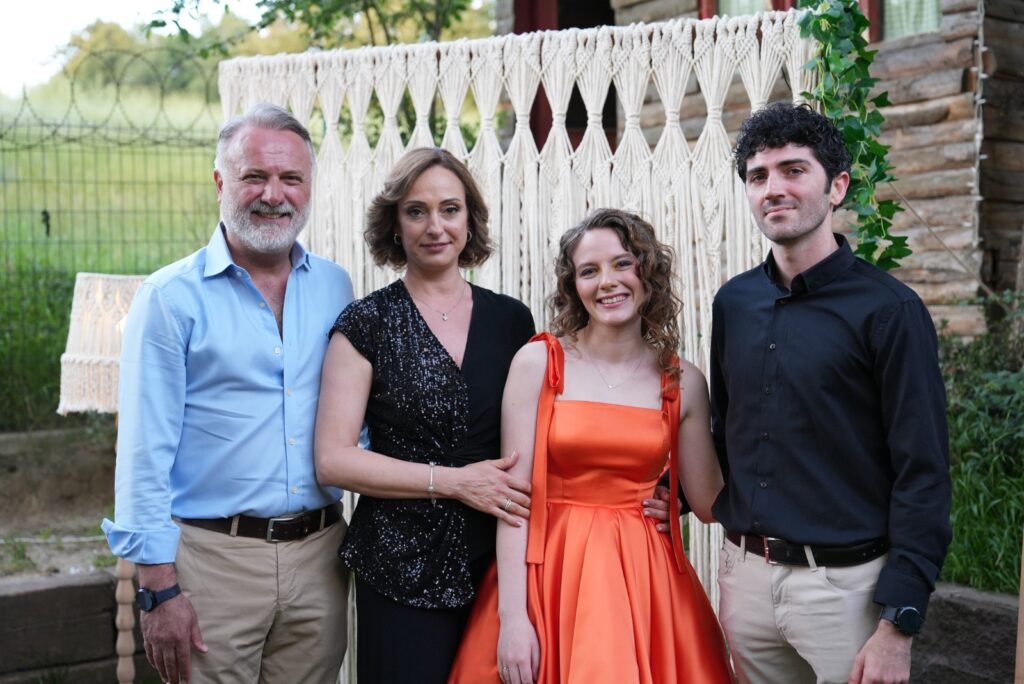 OYUNCU HATİCE İRKİN VE YÖNETMEN FIRAT SEVİN NİŞANLANDI