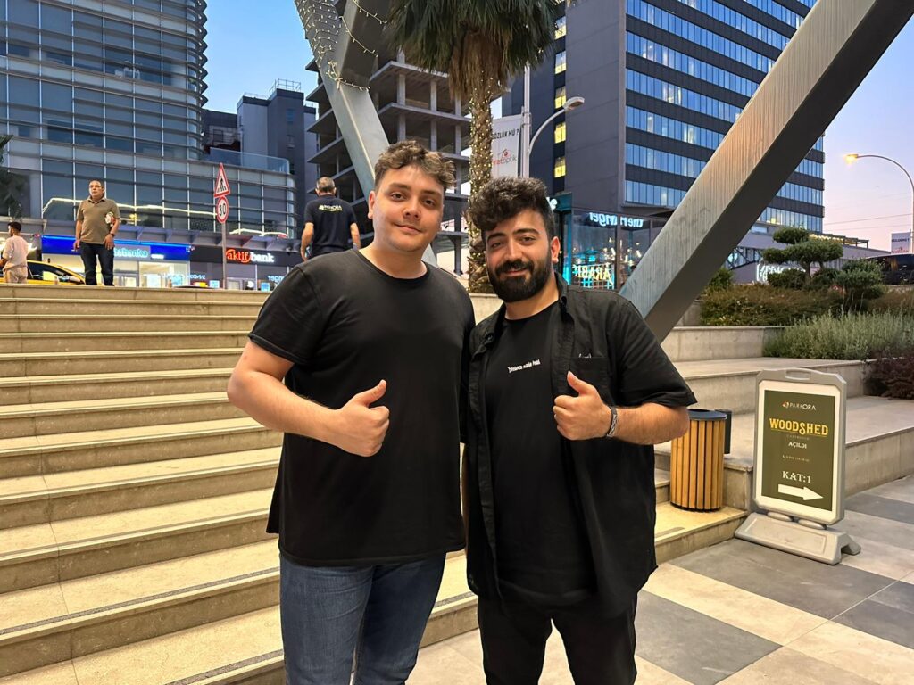 ‘’KENDİNİZ OLUN VE PES ETMEYİN’’