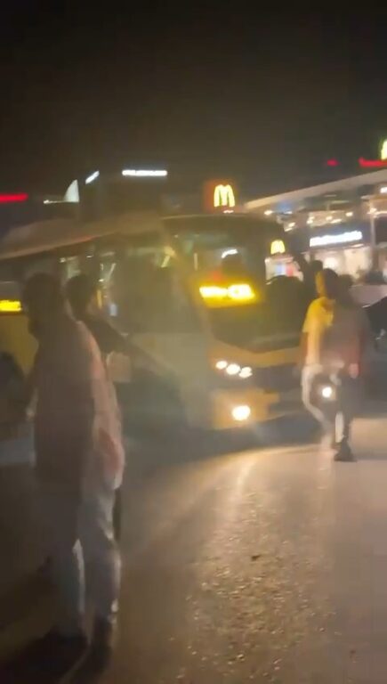 Yol verme kavgasında otobüs şoförü önündeki araç sürücüsünü bıçakladı