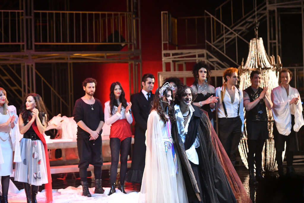 Ne olacak bu Richard Hell’in hali ?