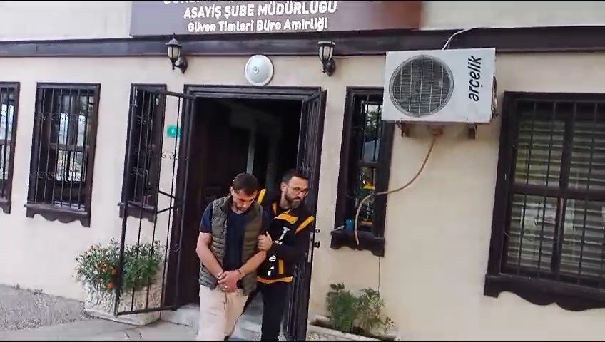 Oto faresi kamerada…Bursa polisi o şüpheliyi adım adım takip etti