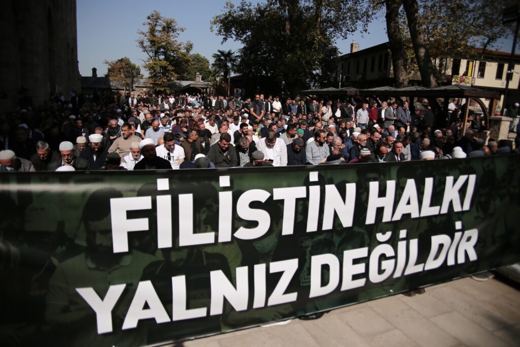 Bursa’da binlerce kişi İsrail’e tepki gösterdi