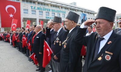 Nilüfer’de Cumhuriyet Bayramı kutlamalarının ilk adresi Atatürk anıtı