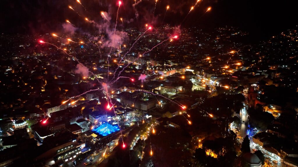 Bursa’da 100. yıl kutlamalarına havai fişekli final
