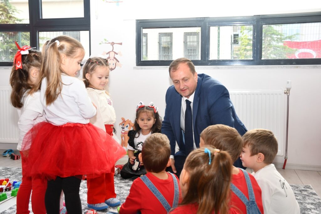 Başkan Usta’dan 100.yılda bütün öğrencilere anlamlı hediye