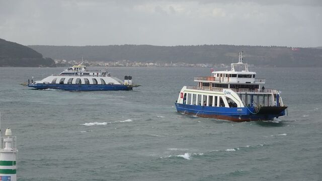 Feribot seferlerine fırtına engeli