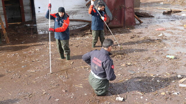 Anne ve 3 çocuğu selde can verdi!