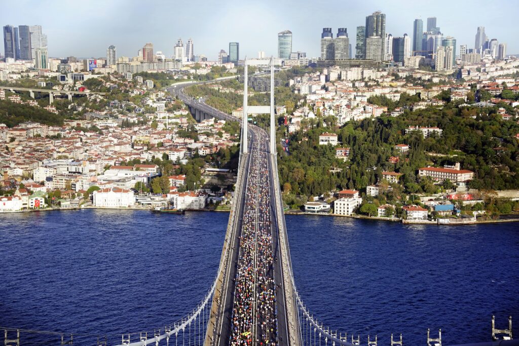 45. İstanbul Maratonu başladı: Toplamda 45 bin sporcu mücadele ediyor.