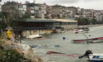 Bursa’da yaşanan fırtına sonrası tekneler alabora oldu