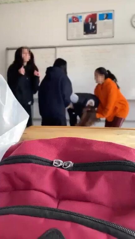 Sınıfta şiddet: Genç kız böyle darp edildi