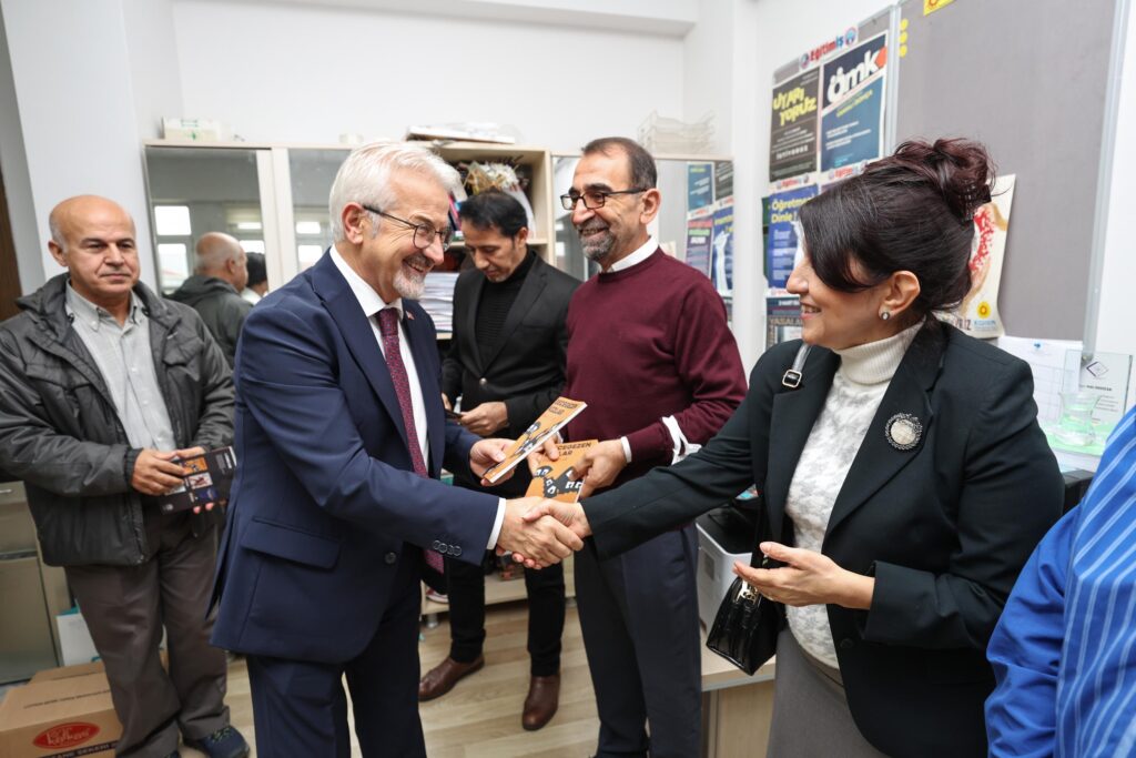 Başkan Erdem: “Öğretmenlerimize minnettarız”