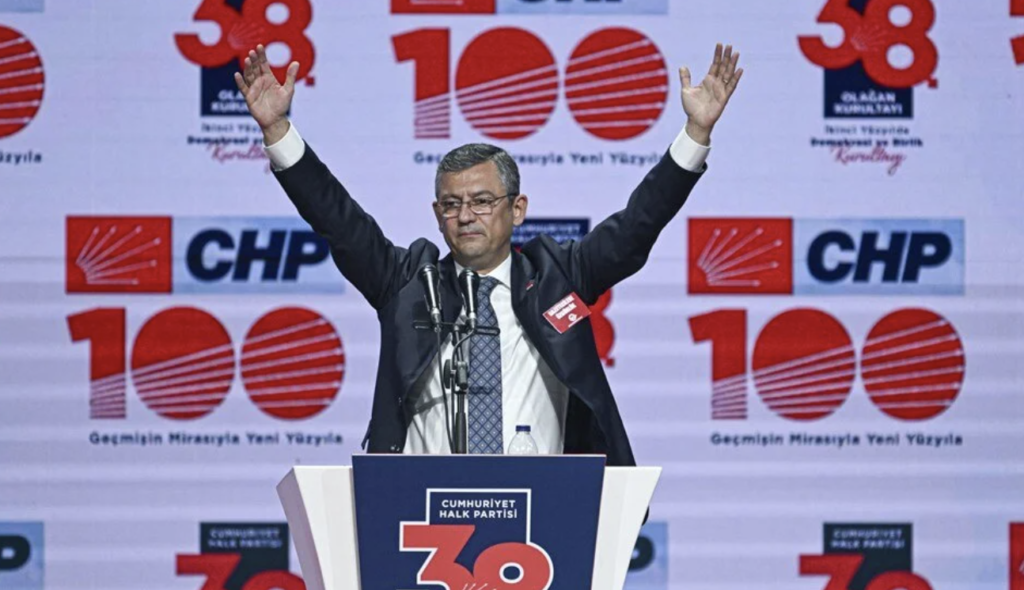 CHP’nin yeni genel başkanı Özgür Özel değişim isteyenlerle kazandı