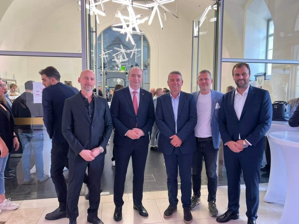 ARNİAD’DAN AVUSTURYA ÇIKARMASI