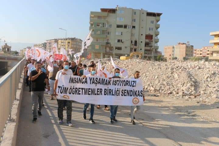 TÖBSEN BURSA İL TEMSİLCİSİ SERKAN BEBEK: ÖĞRETMENLERE ULAŞIM ÜCRETSİZ OLSUN