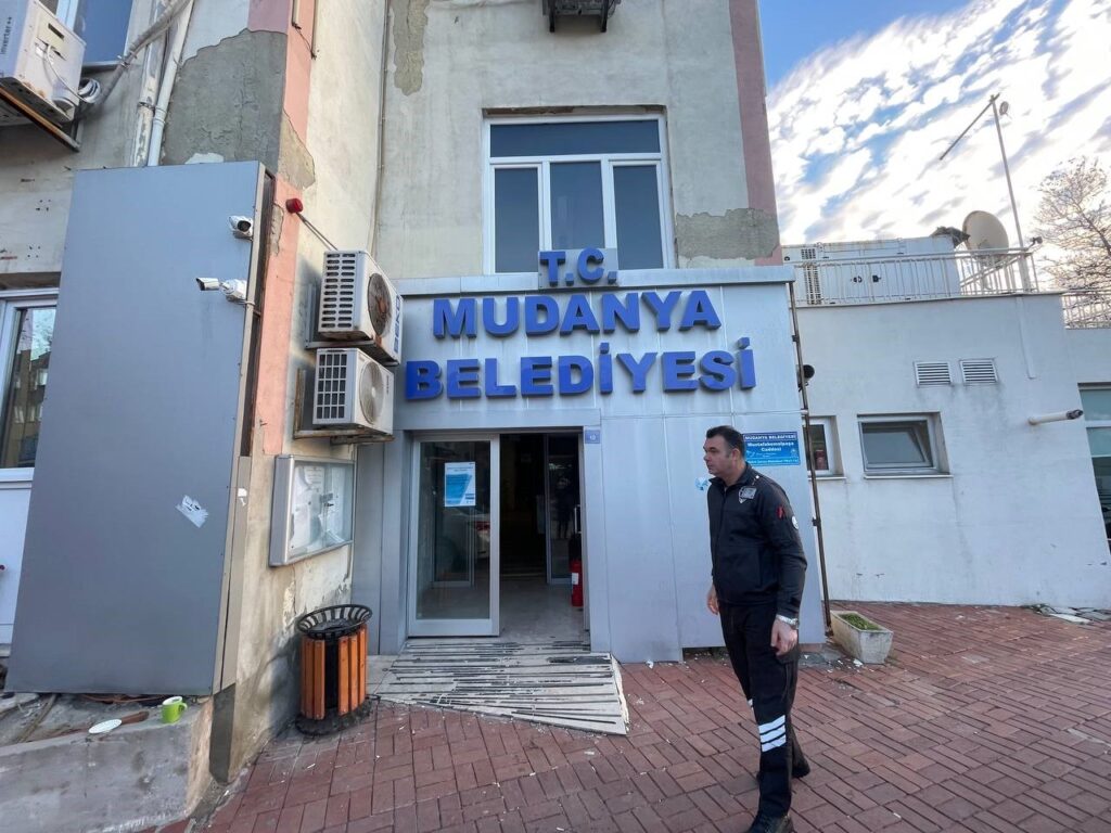 Mudanya Belediye binası tahliye ediliyor
