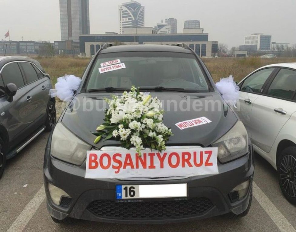 Boşanmaya düğüne gider gibi gitmişti…O kadın konuştu