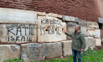 Trajikomik protesto…2 bin yıllık surlara İsrail’in zulmünü kazıdılar