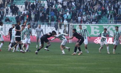 Bursaspor-Diyarbekirspor maçında ortalık karıştı – Maçın son anında 5 kırmızı kart çıktı