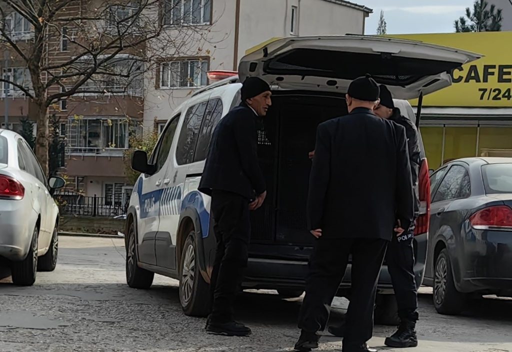 Hayırsız evlat “pes” dedirtti…Babasına ait daireyi soydu