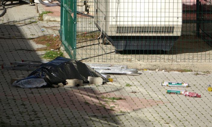 Okulun çatısını onarmak için çıktığı yerden düşen işçi hayatını kaybetti