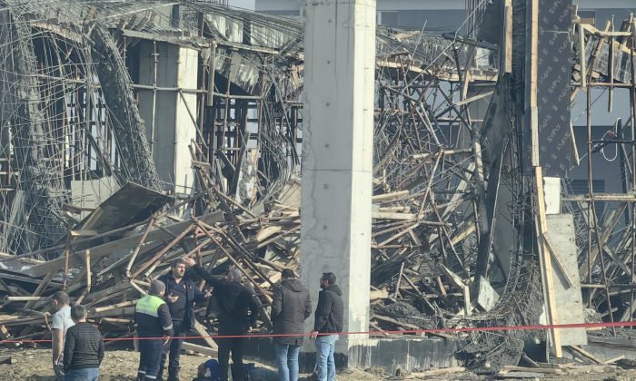 Fabrika inşaatı beton atıldığı sırada çöktü, 6 işçi yaralandı