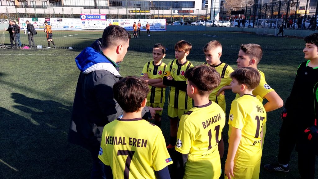 PAŞADER’DE BAŞLAMA VURUŞUNU BURSASPOR’UN EFSANELERİ YAPTI