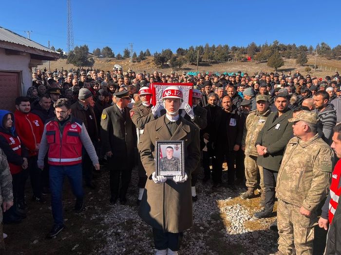 Gözyaşları sel oldu! Şehitlerimiz için son görev
