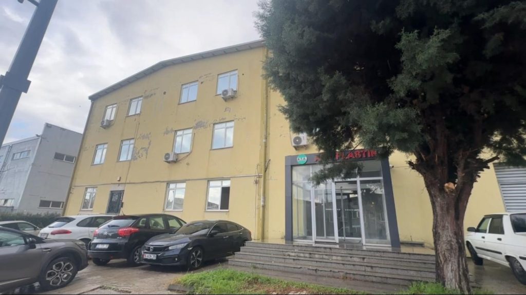 Eski çalıştığı fabrikada çelik kasayı patlattı, ilk önce Iphone 15 aldı