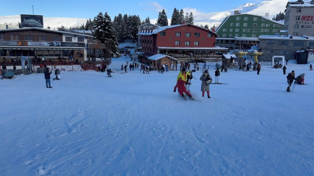 Profesyonel kayakçı ve köpeğin çarpışması kameraya böyle yansıdı